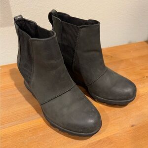 SOREL Joan of Arctic Wedge Chelsea Black Leather Womens 7 Boots Booties